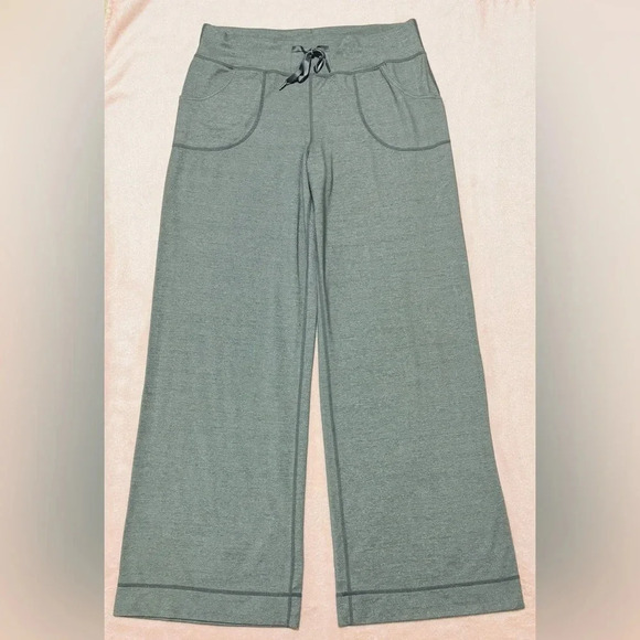 LULULEMON WIDE LEG PANTS SIZE 8 - Picture 3 of 10